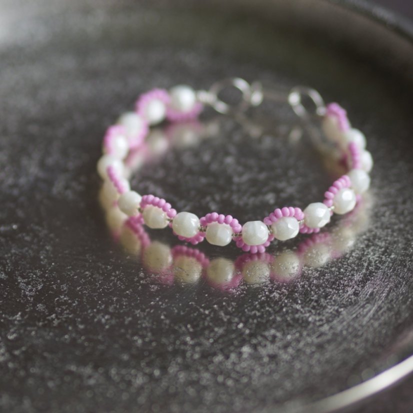 Jemný korálkový náramek