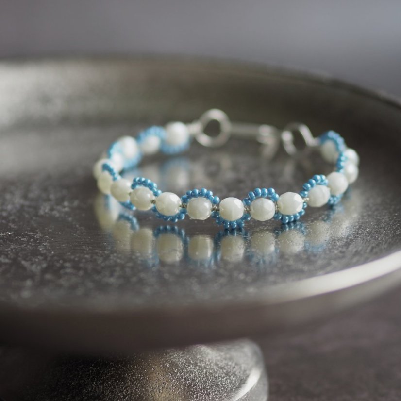 Jemný korálkový náramek