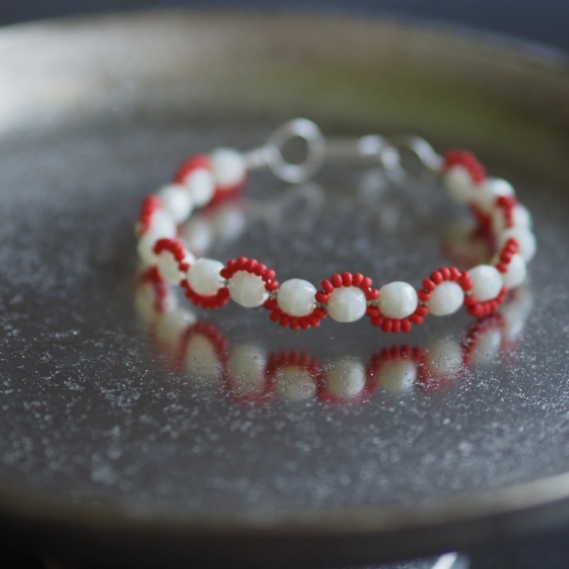 Jemný korálkový náramek