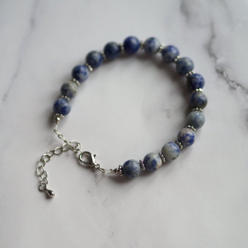 Náramek ze Sodalitu