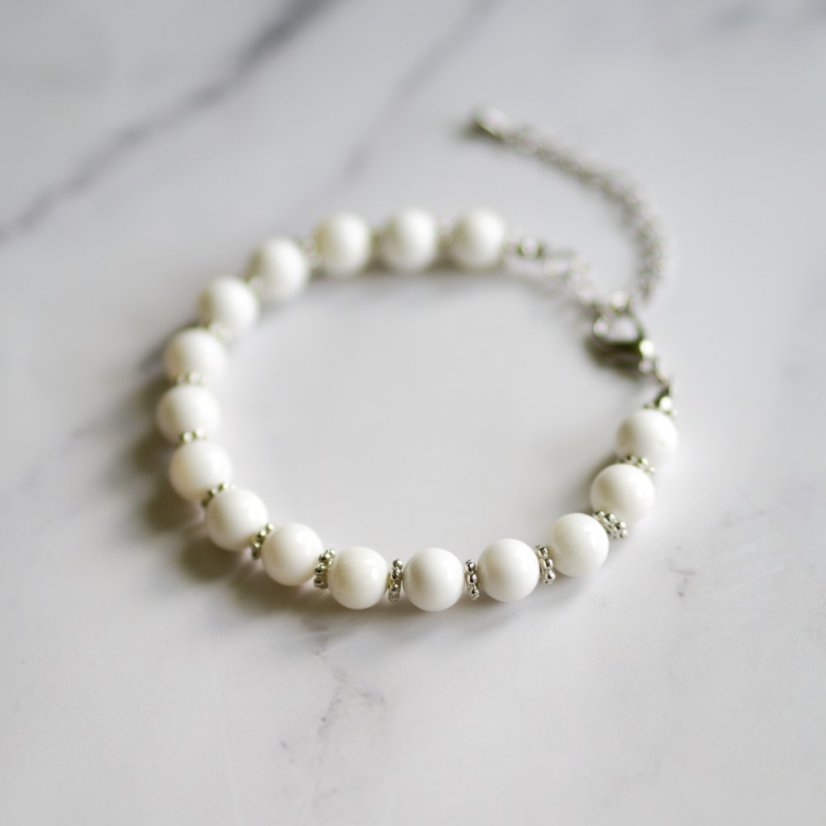 Náramek z bílé perleti