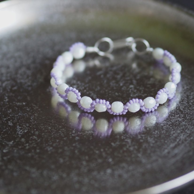 Jemný korálkový náramek - Barva: Fialová